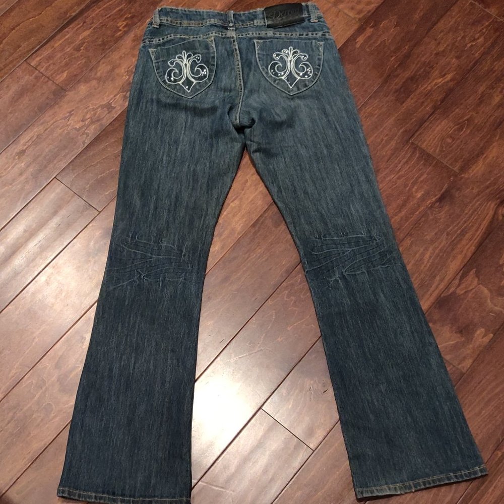 Dereon  Women's embellished pocket jeans SIZE 7/8
